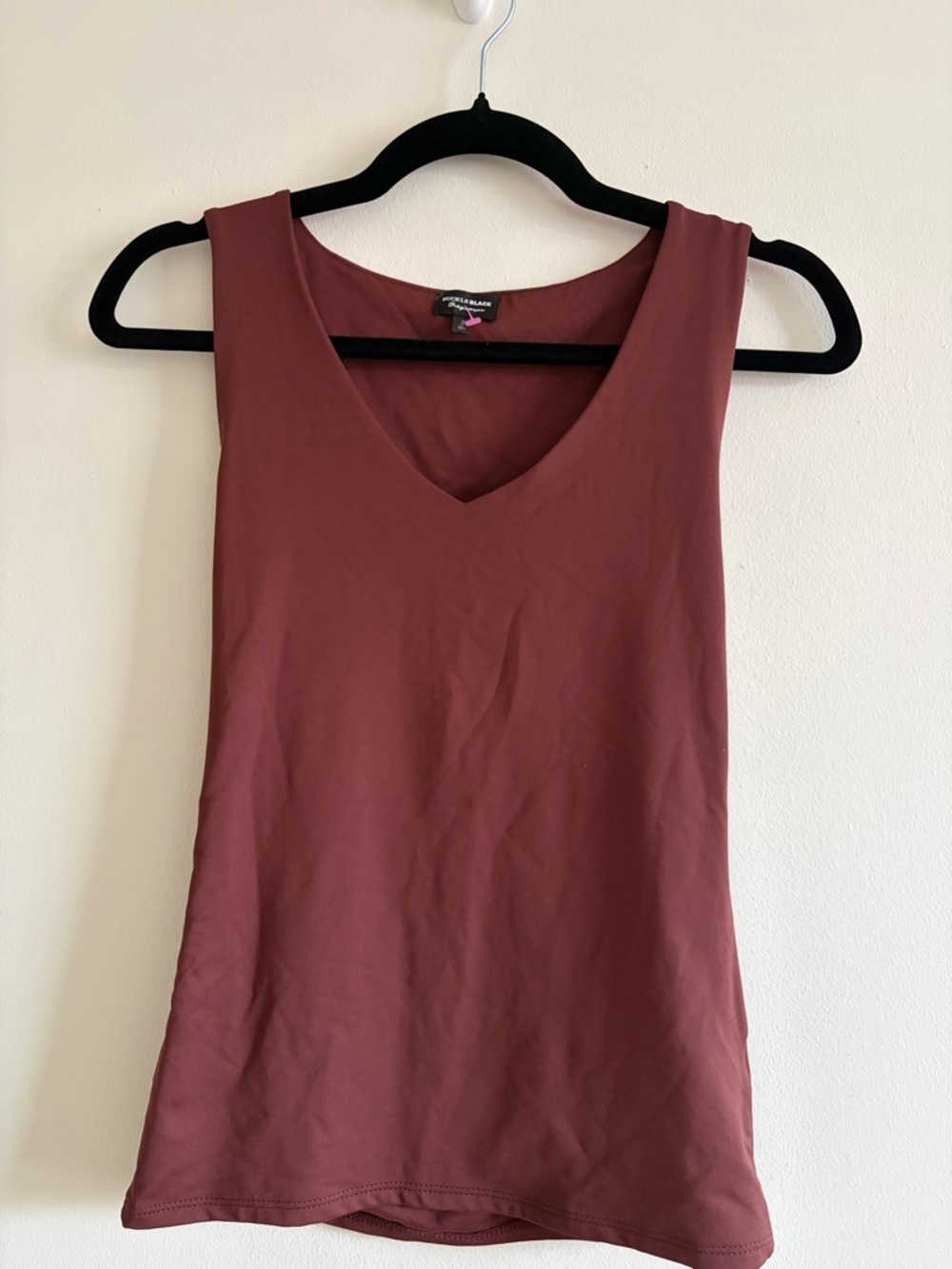 Buckle V-Neck Tank Top - Wine